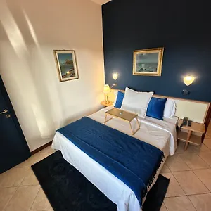 La Riviera Hotel